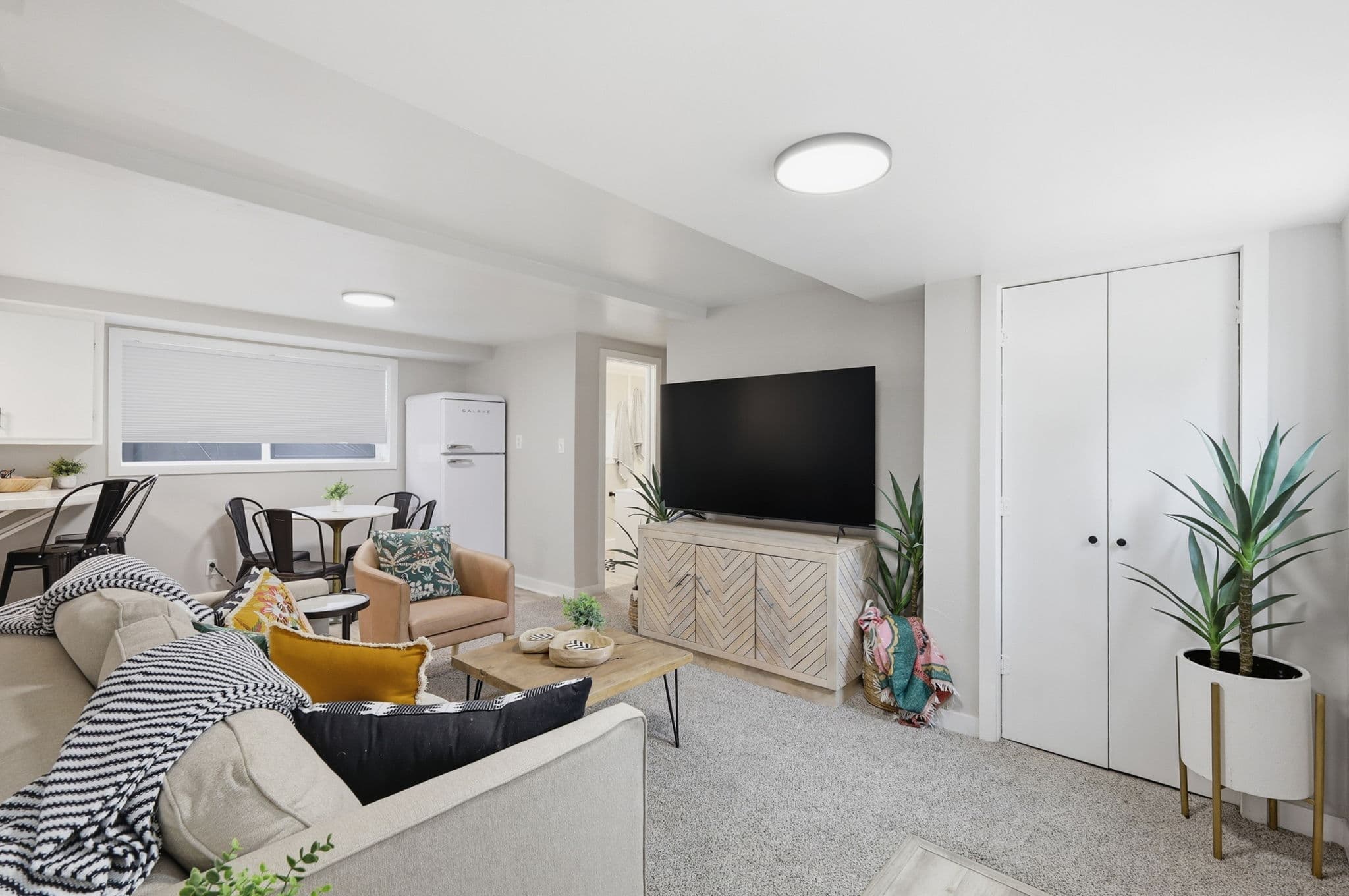 560 W 13th - 1320 Washington interior gallery view 7