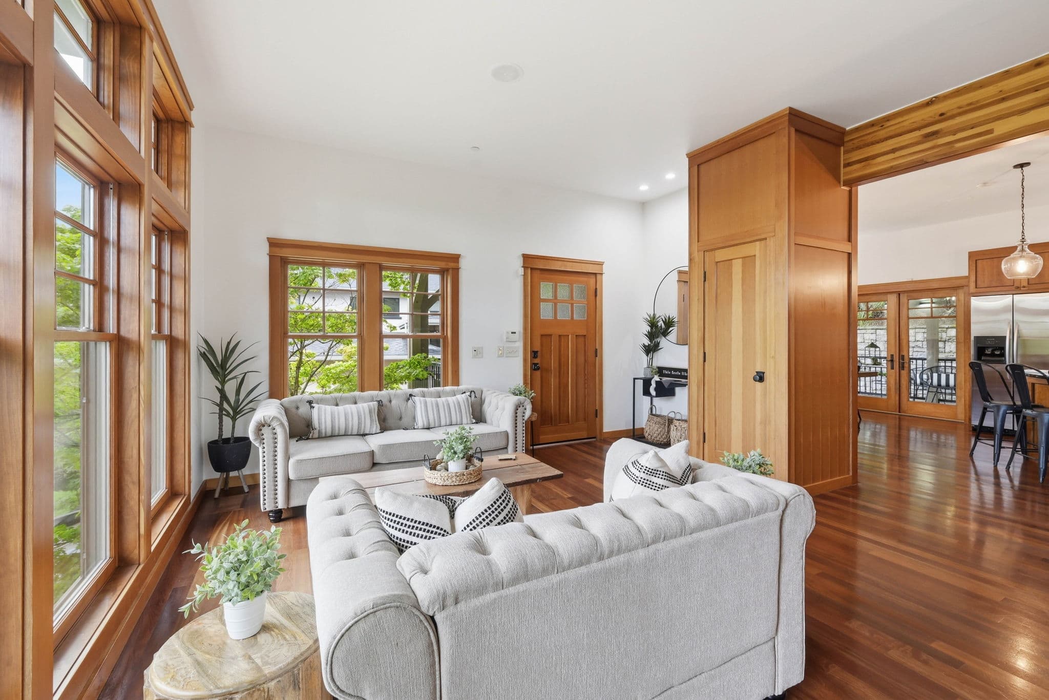 1829 Fairmont Blvd. interior gallery view 9