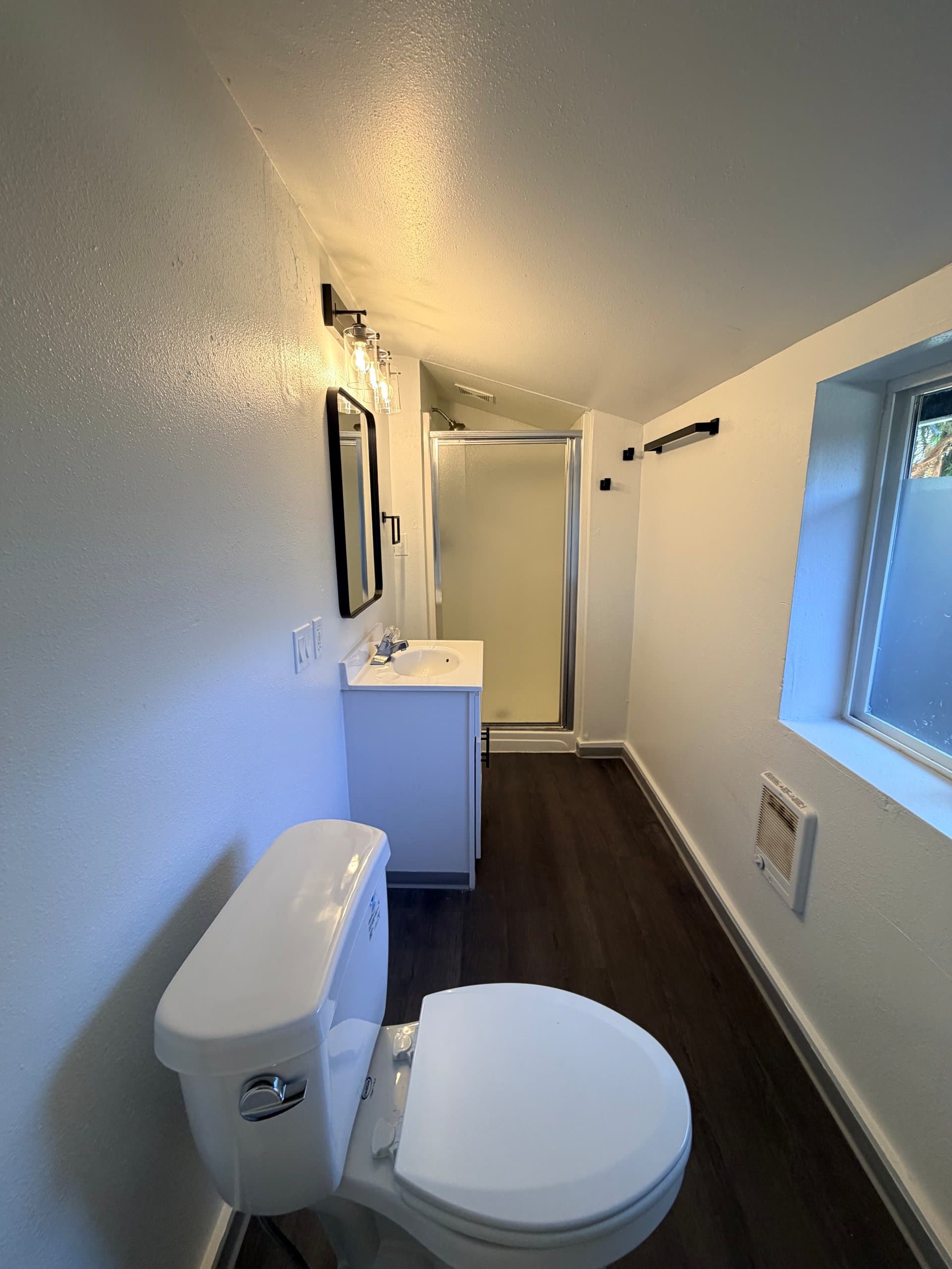 560 W 13th - 1320 Washington interior gallery view 54