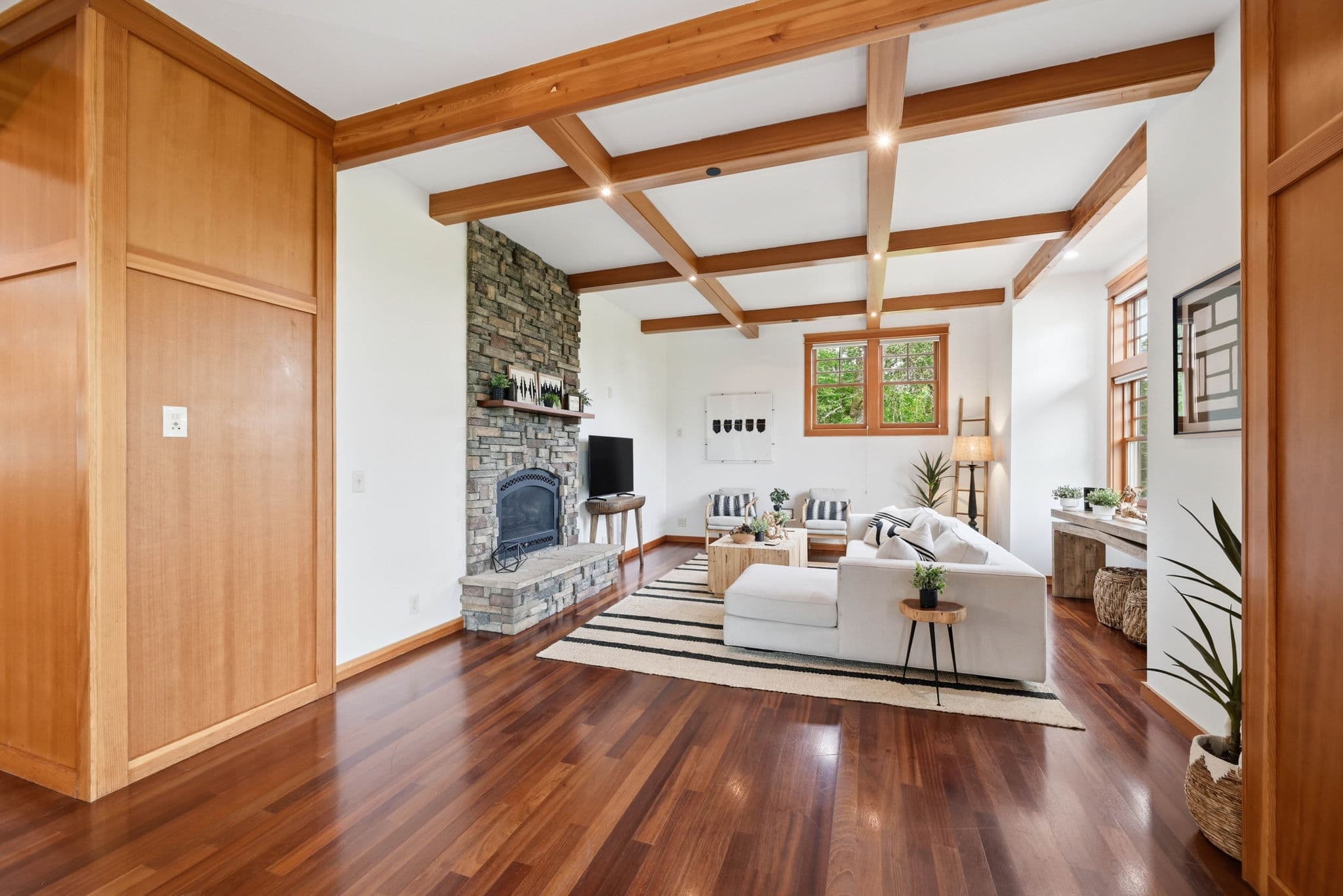 1829 Fairmont Blvd. interior gallery view 13