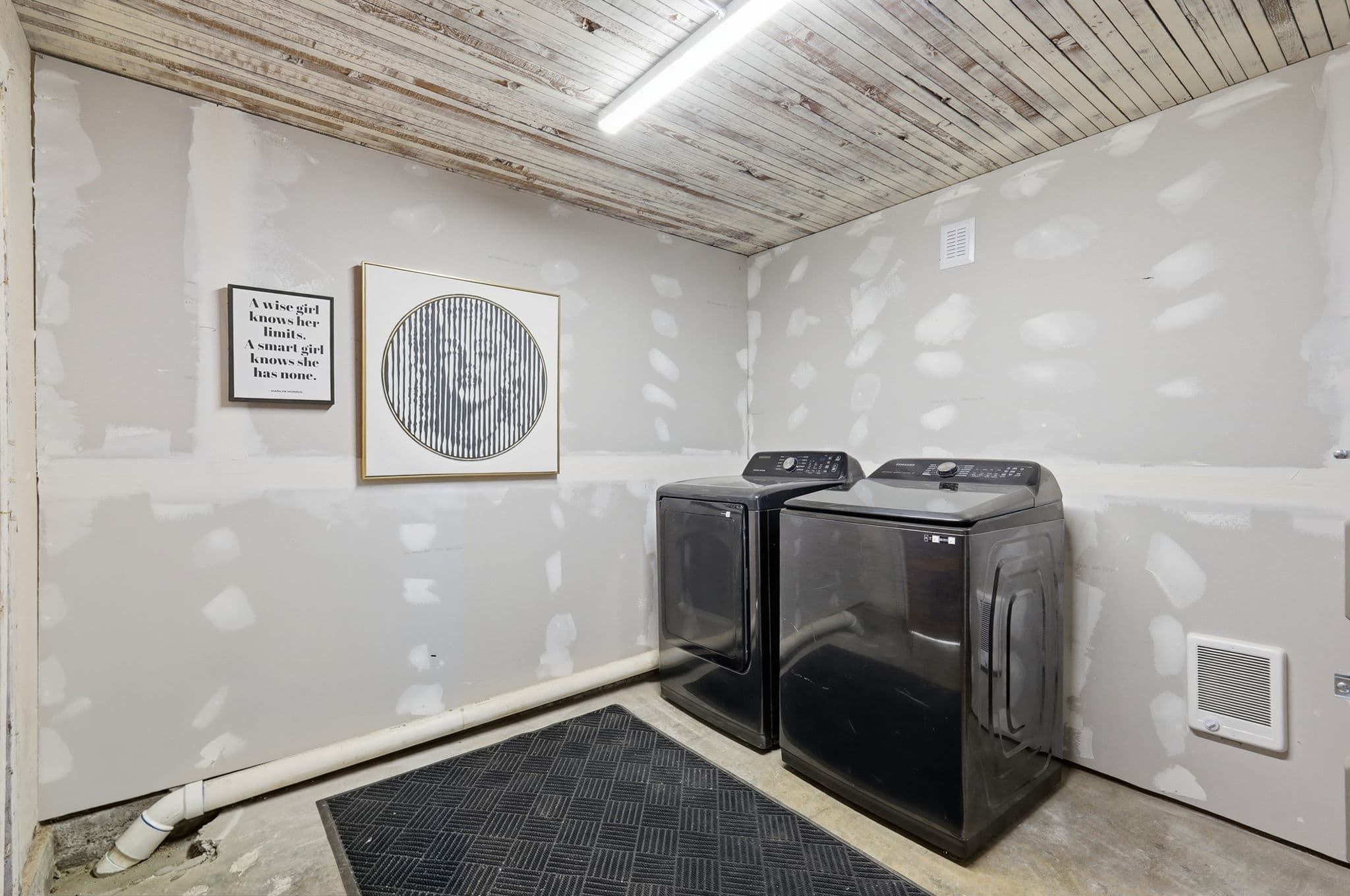 560 W 13th - 1320 Washington interior gallery view 22