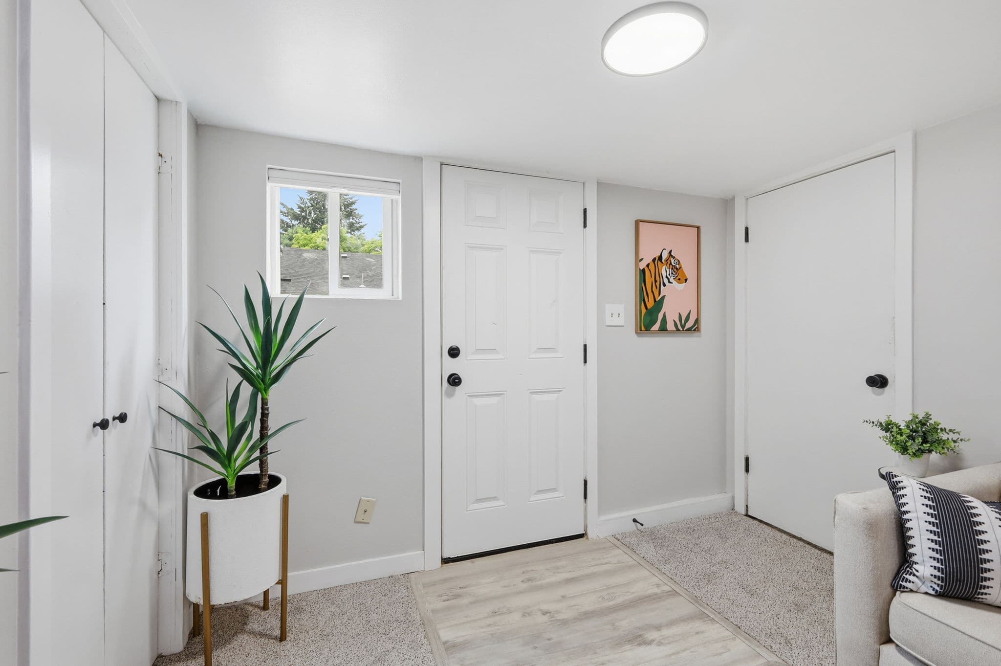 560 W 13th - 1320 Washington interior gallery view 24