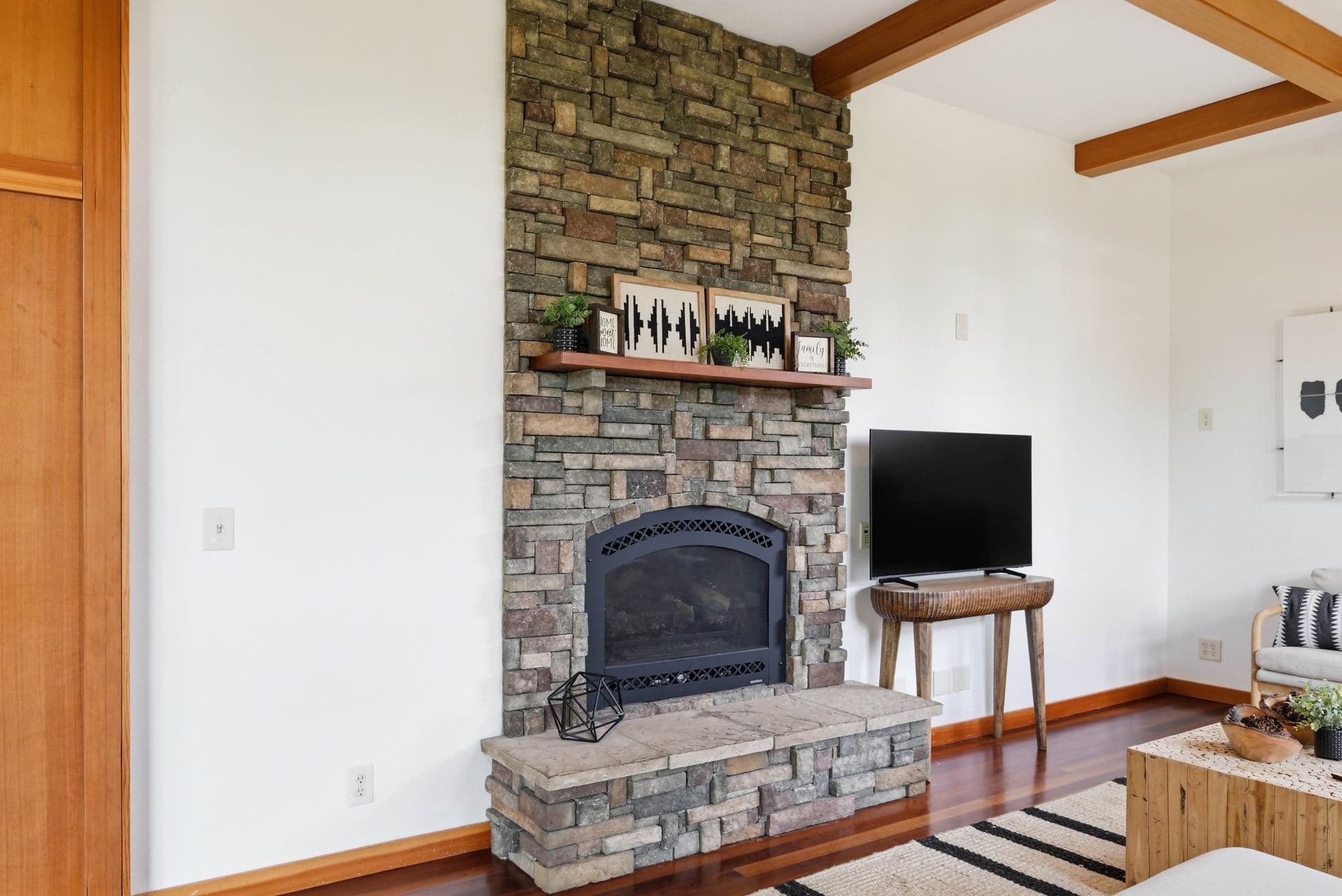 1829 Fairmont Blvd. interior gallery view 17