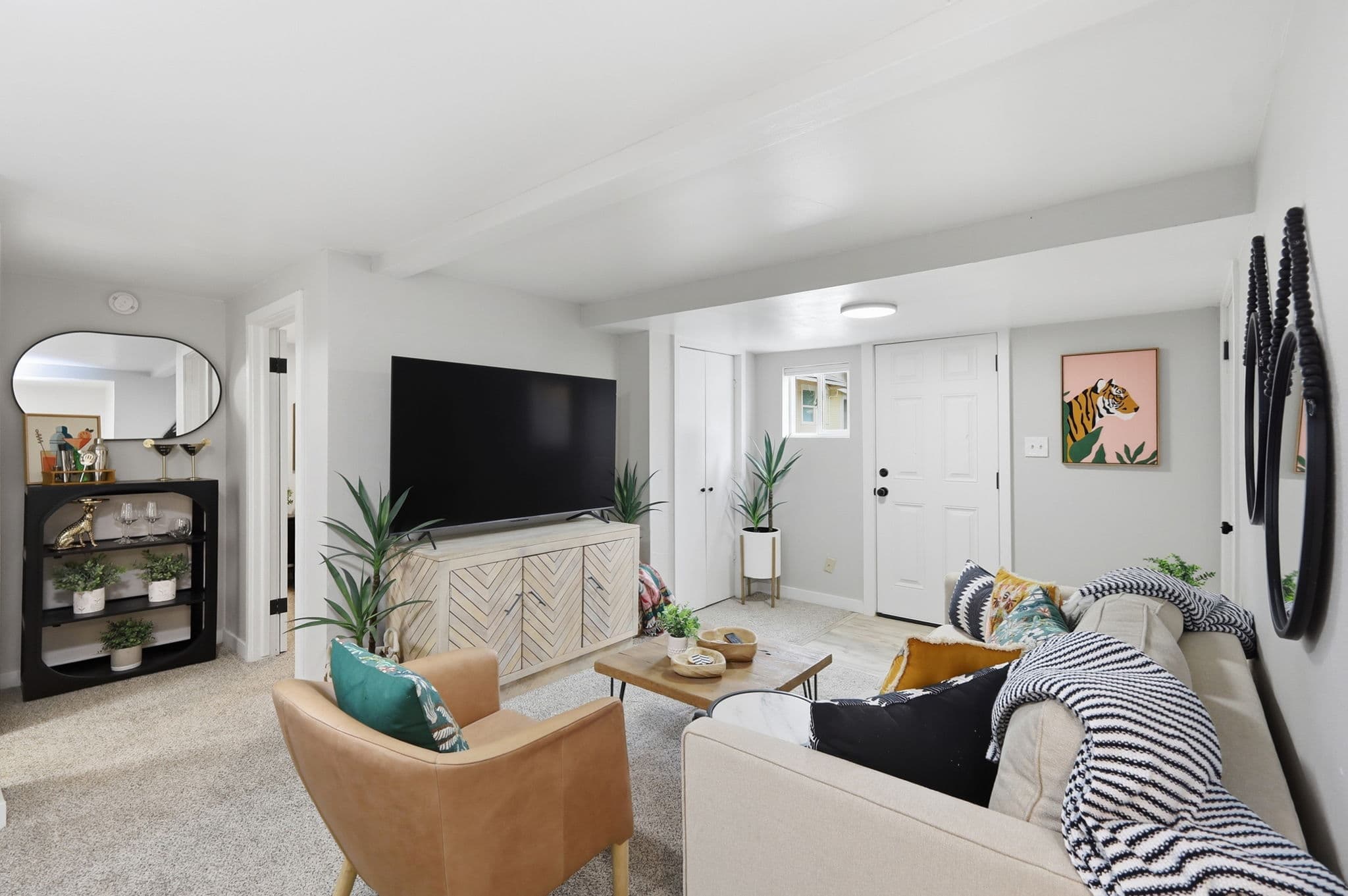 560 W 13th - 1320 Washington interior gallery view 8