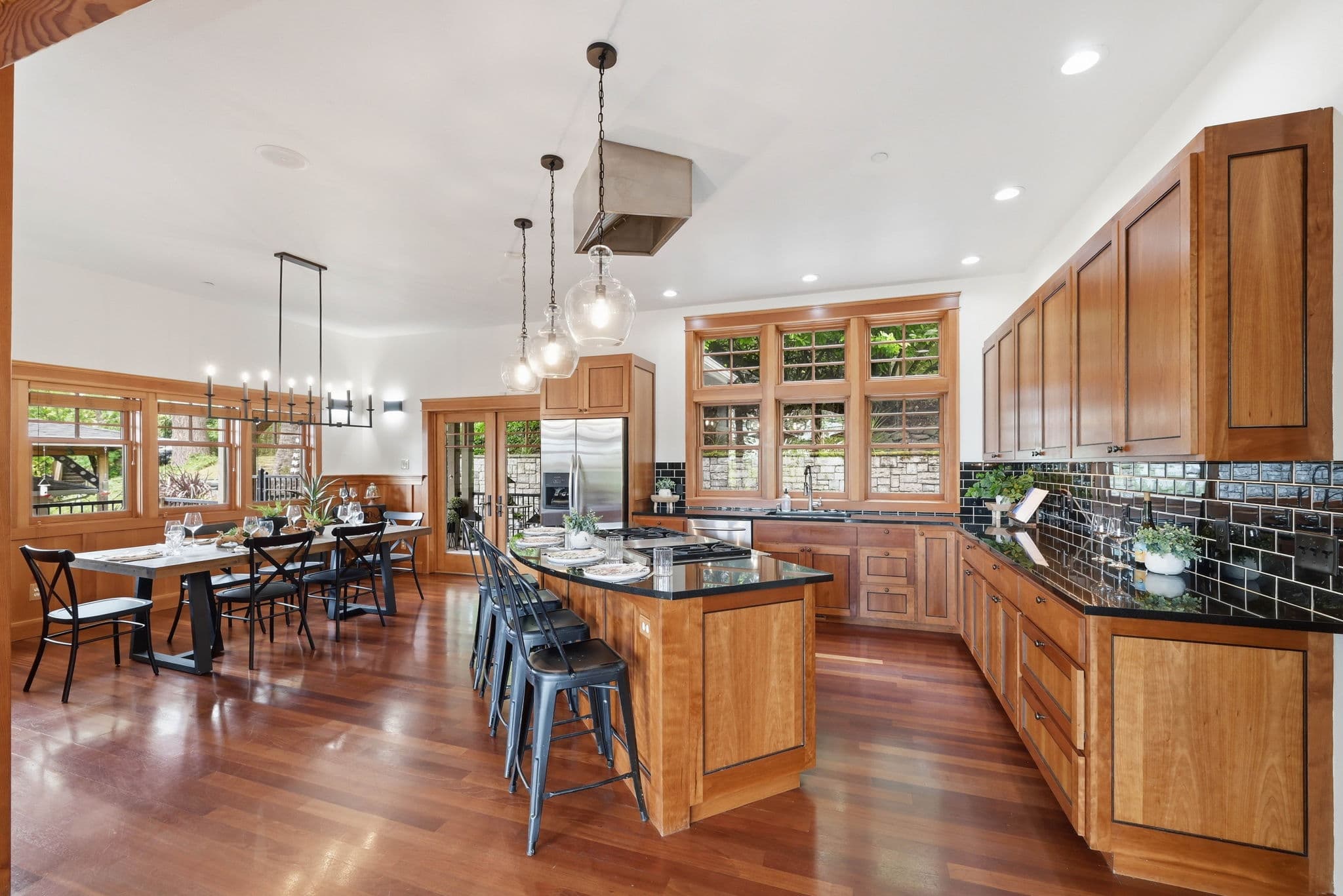 1829 Fairmont Blvd. interior gallery view 21
