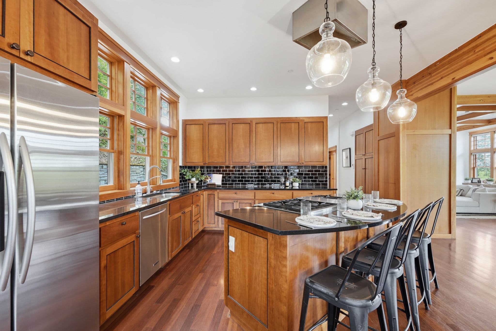1829 Fairmont Blvd. interior gallery view 24