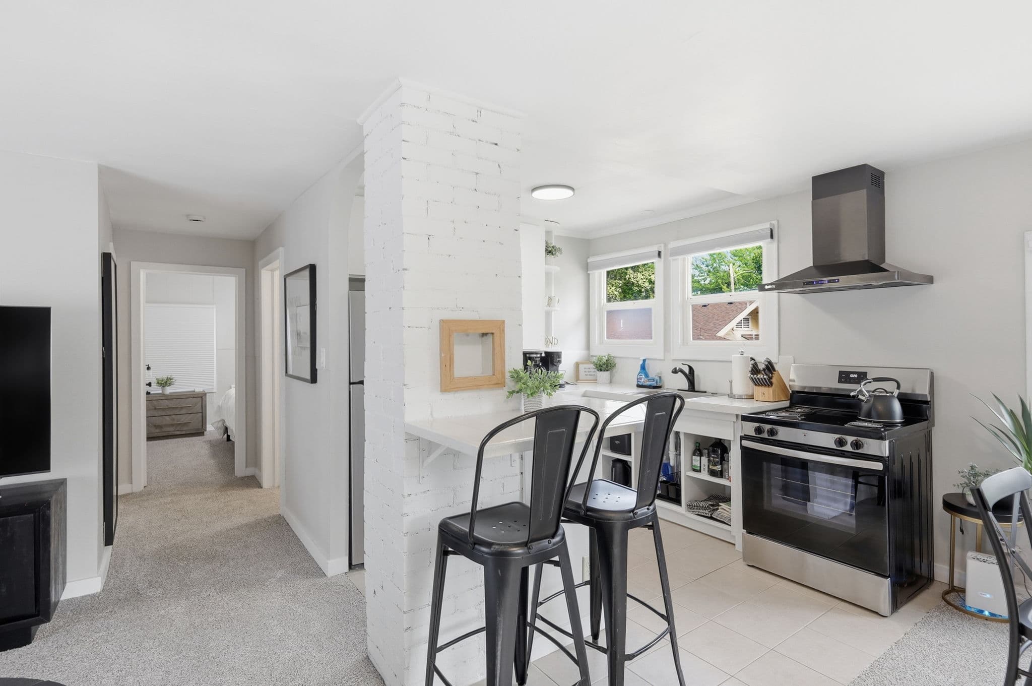 560 W 13th - 1320 Washington interior gallery view 34