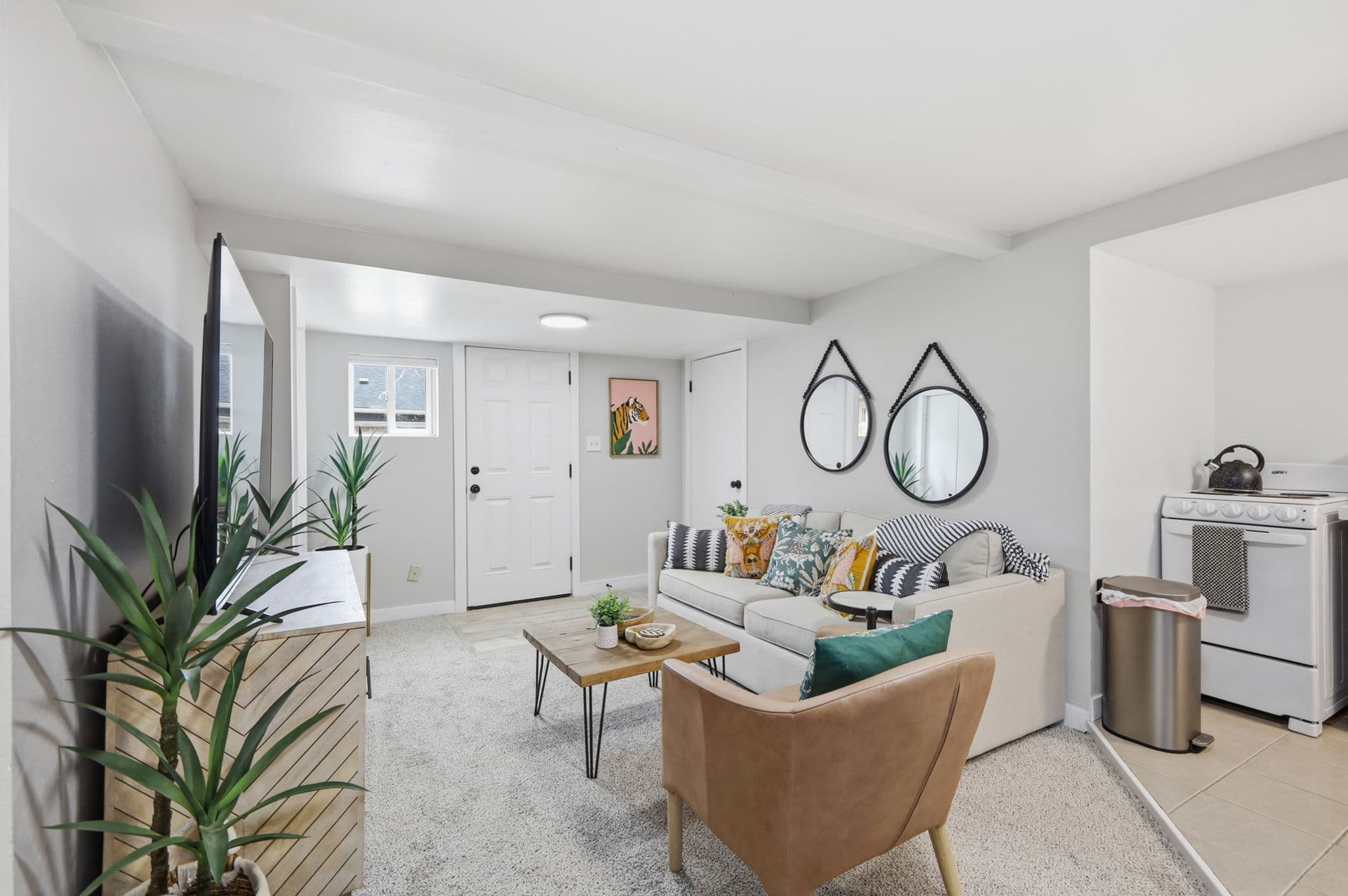 560 W 13th - 1320 Washington interior gallery view 9