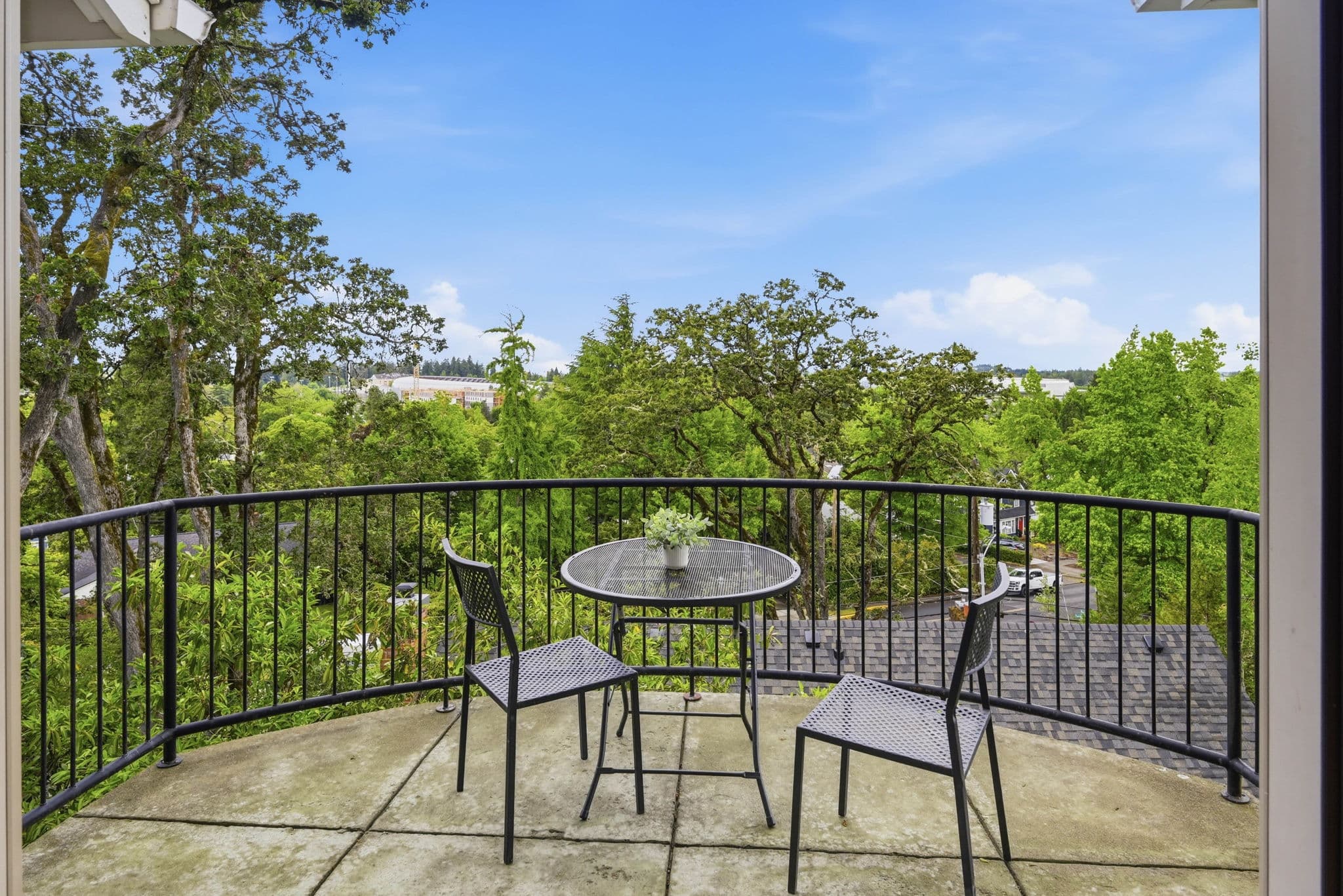 1829 Fairmont Blvd. interior gallery view 33