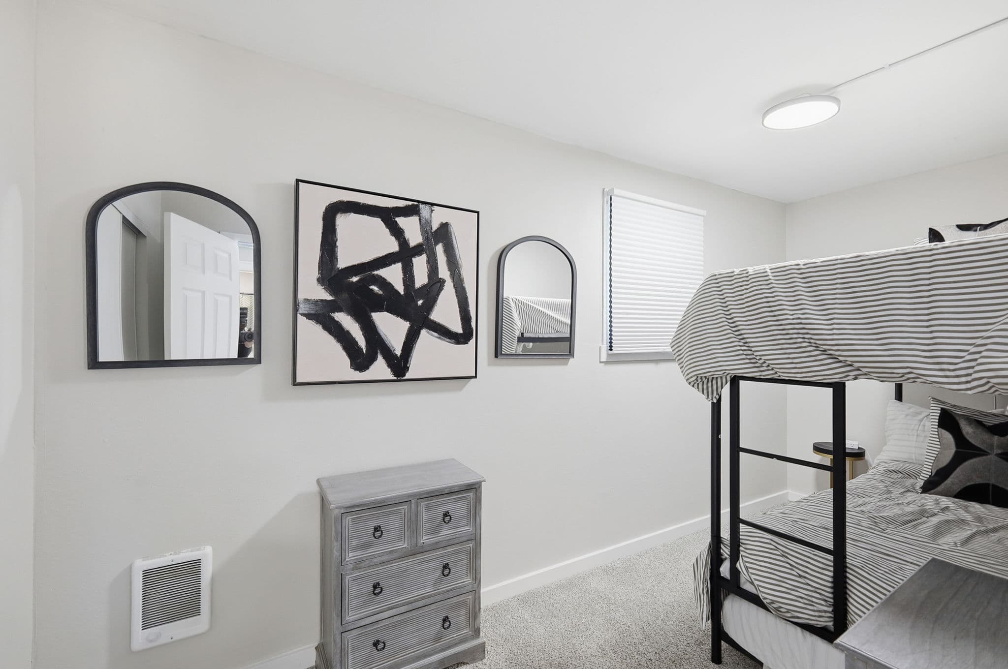 560 W 13th - 1320 Washington interior gallery view 42