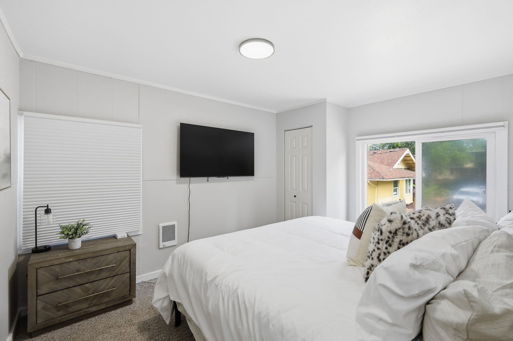 560 W 13th - 1320 Washington interior gallery view 45
