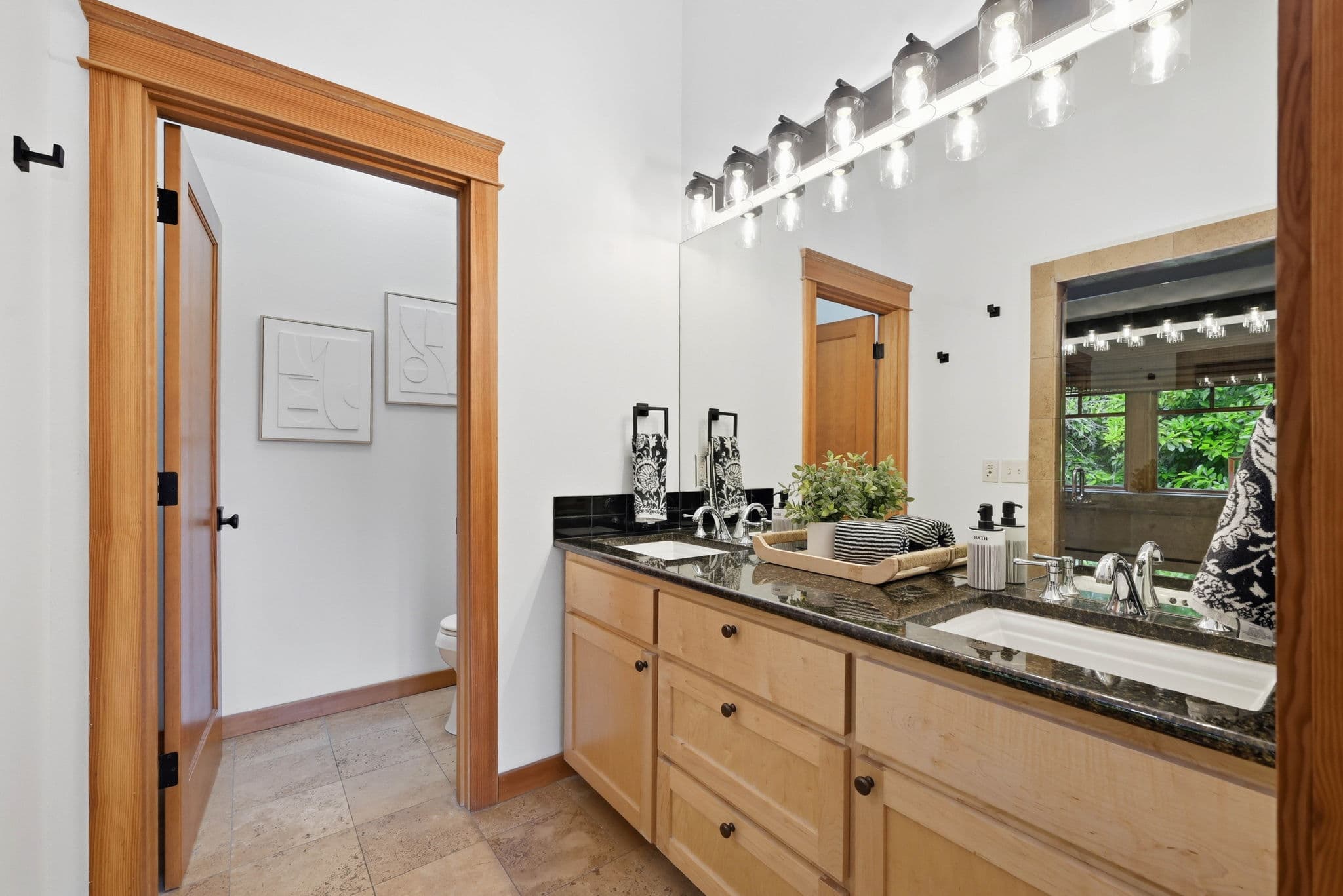 1829 Fairmont Blvd. interior gallery view 40