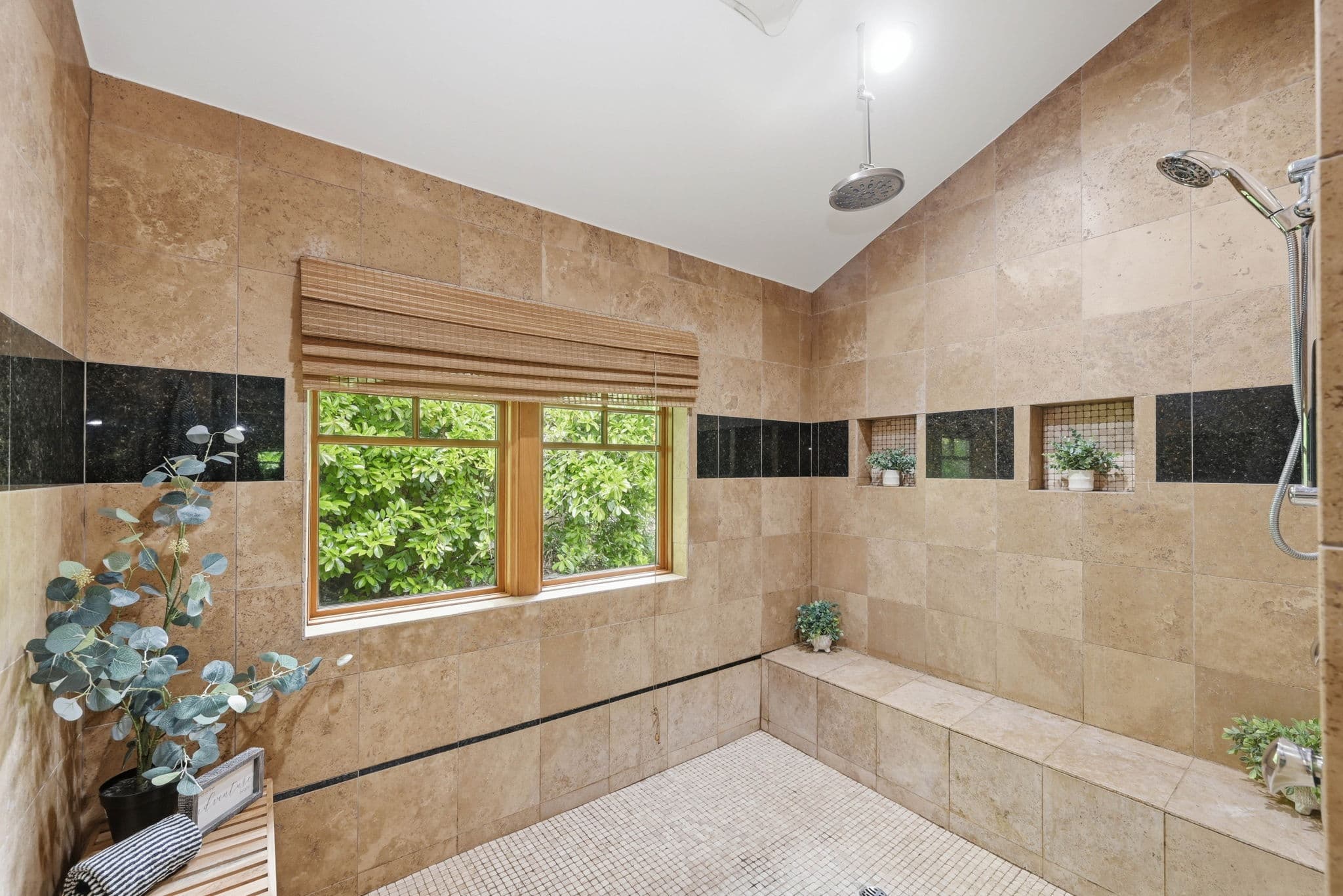 1829 Fairmont Blvd. interior gallery view 41