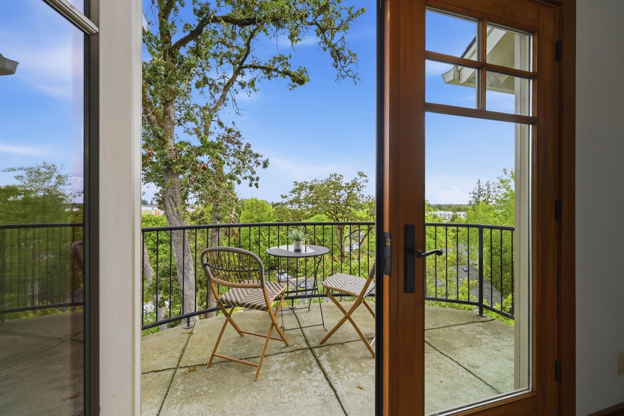 1829 Fairmont Blvd. interior gallery view 44