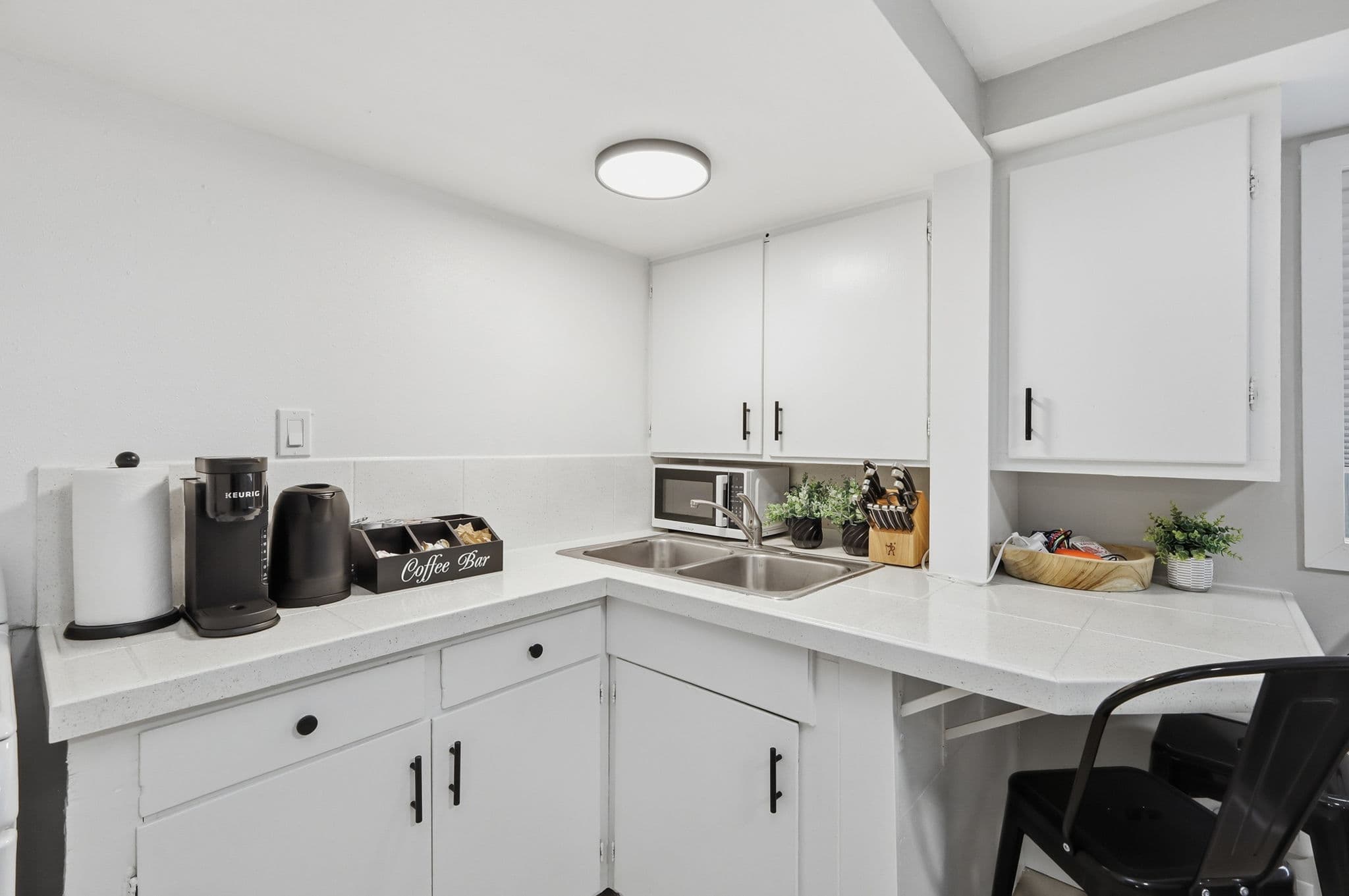 560 W 13th - 1320 Washington interior gallery view 11