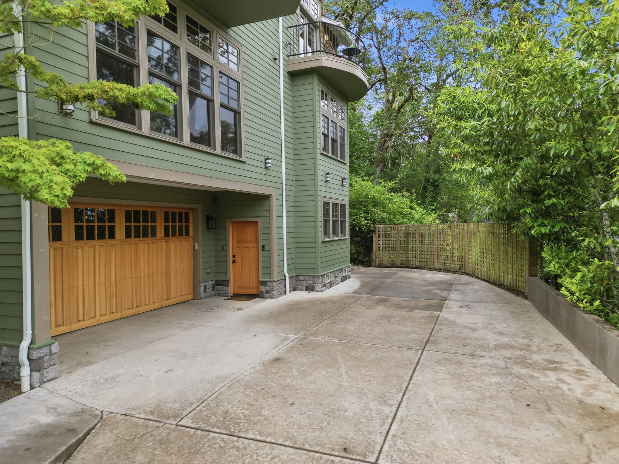 1829 Fairmont Blvd. interior gallery view 4