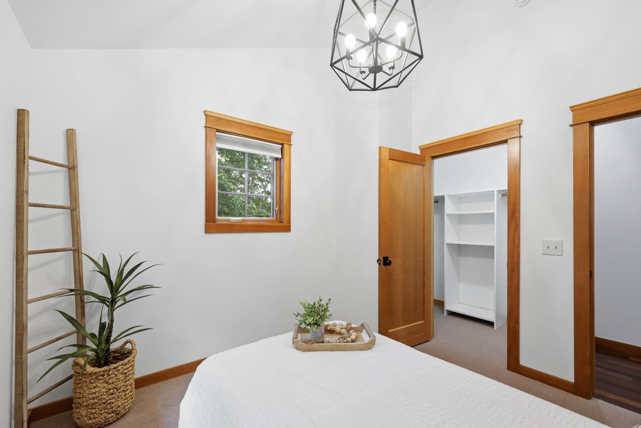 1829 Fairmont Blvd. interior gallery view 49