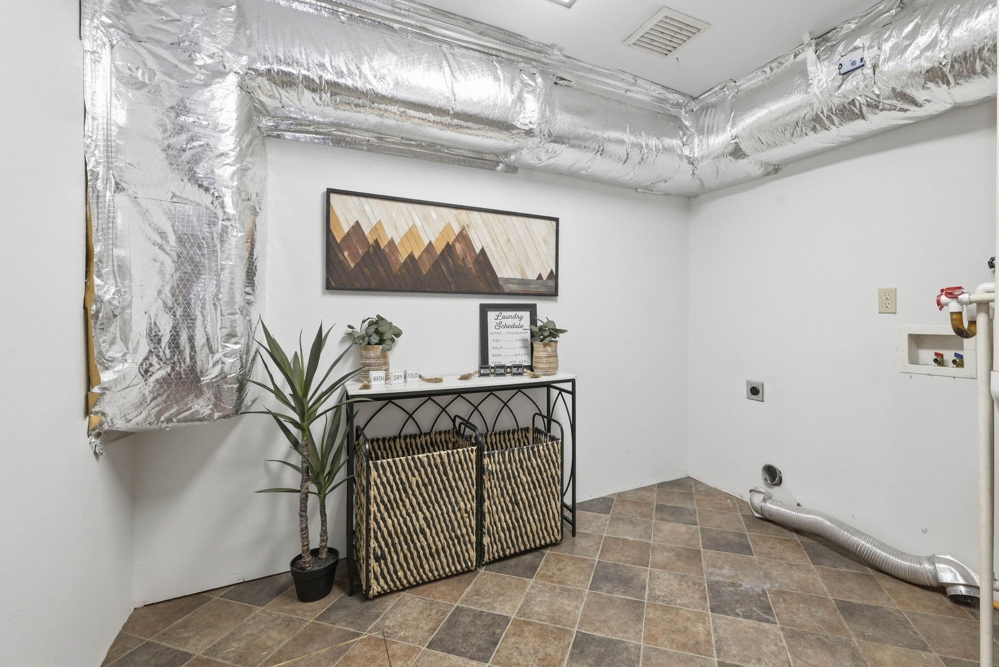 1829 Fairmont Blvd. interior gallery view 54