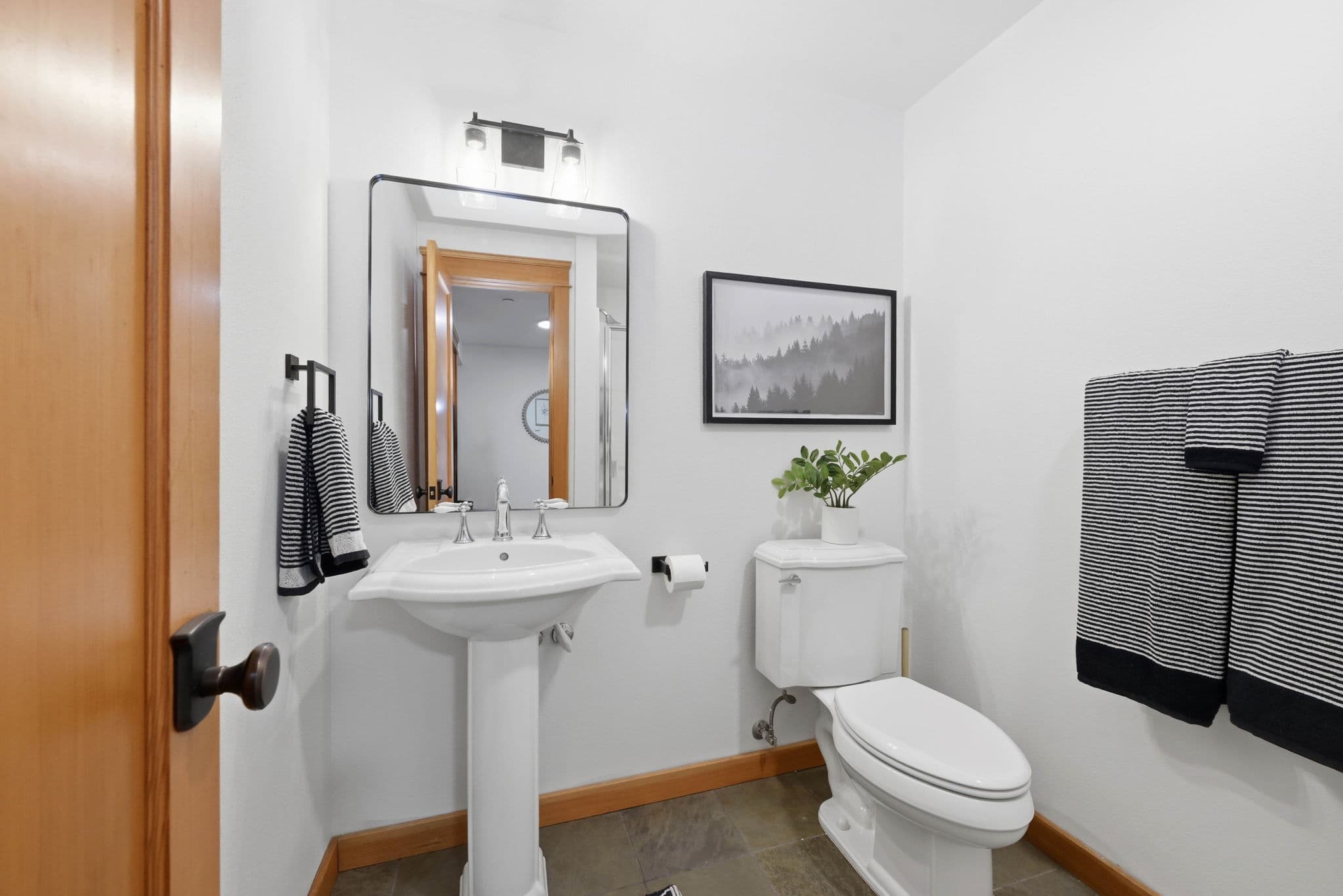 1829 Fairmont Blvd. interior gallery view 55
