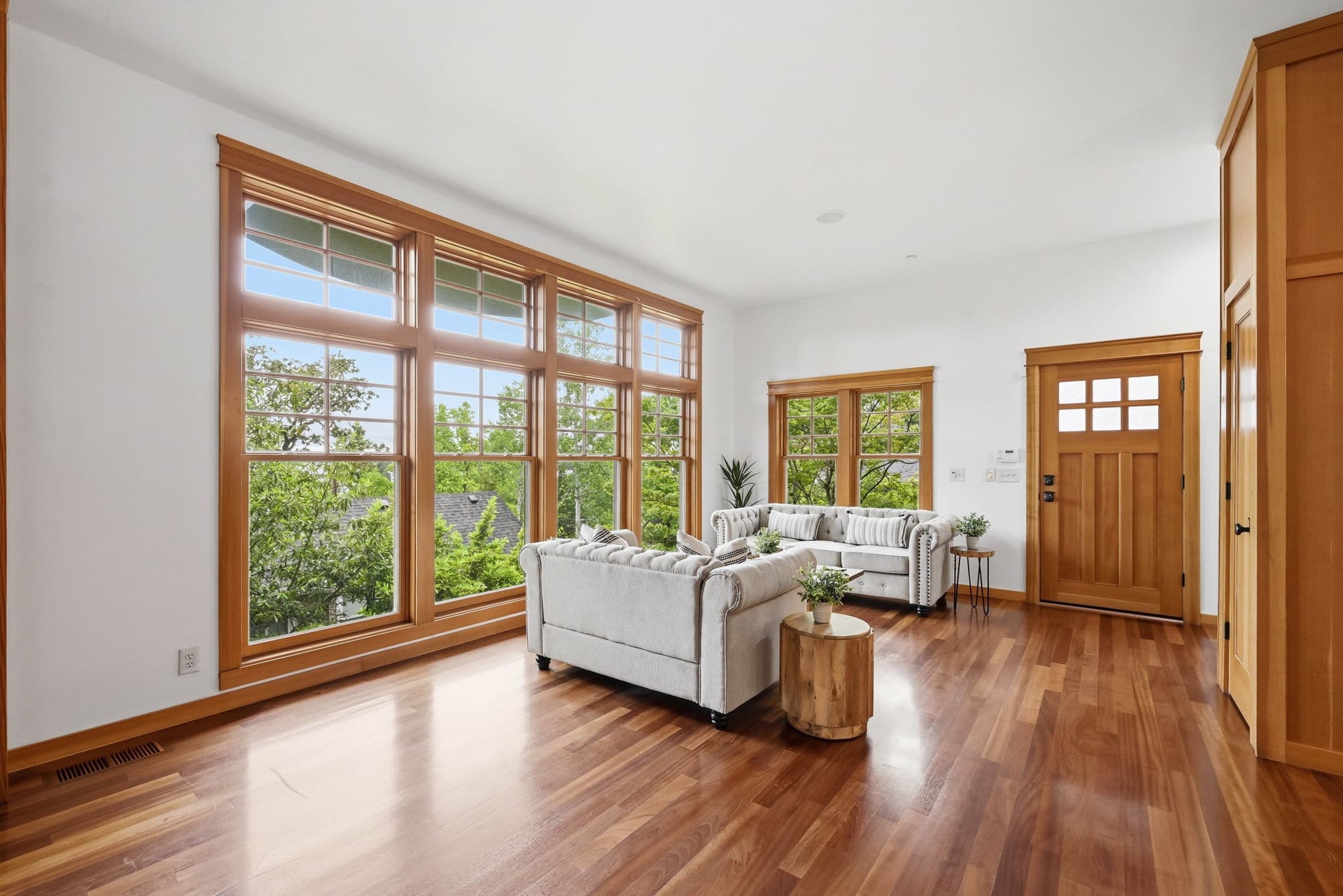 1829 Fairmont Blvd. interior gallery view 8
