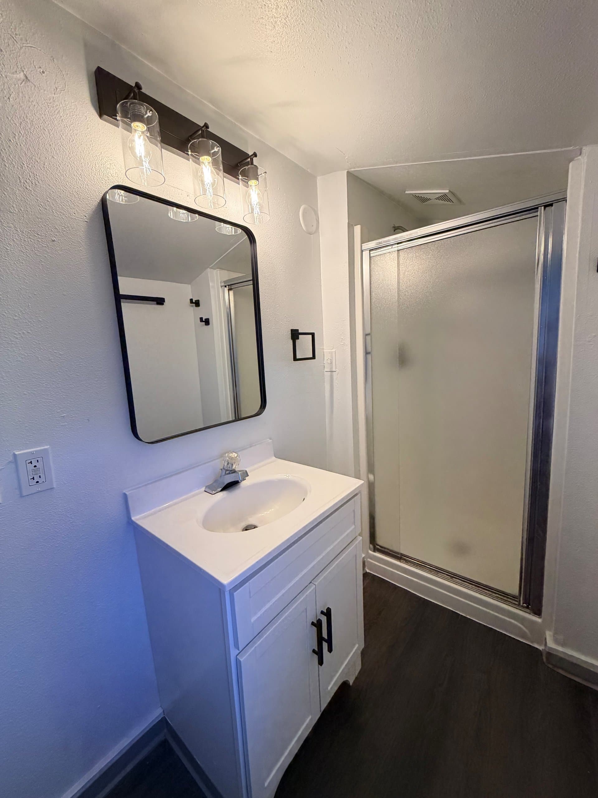 560 W 13th - 1320 Washington interior gallery view 47