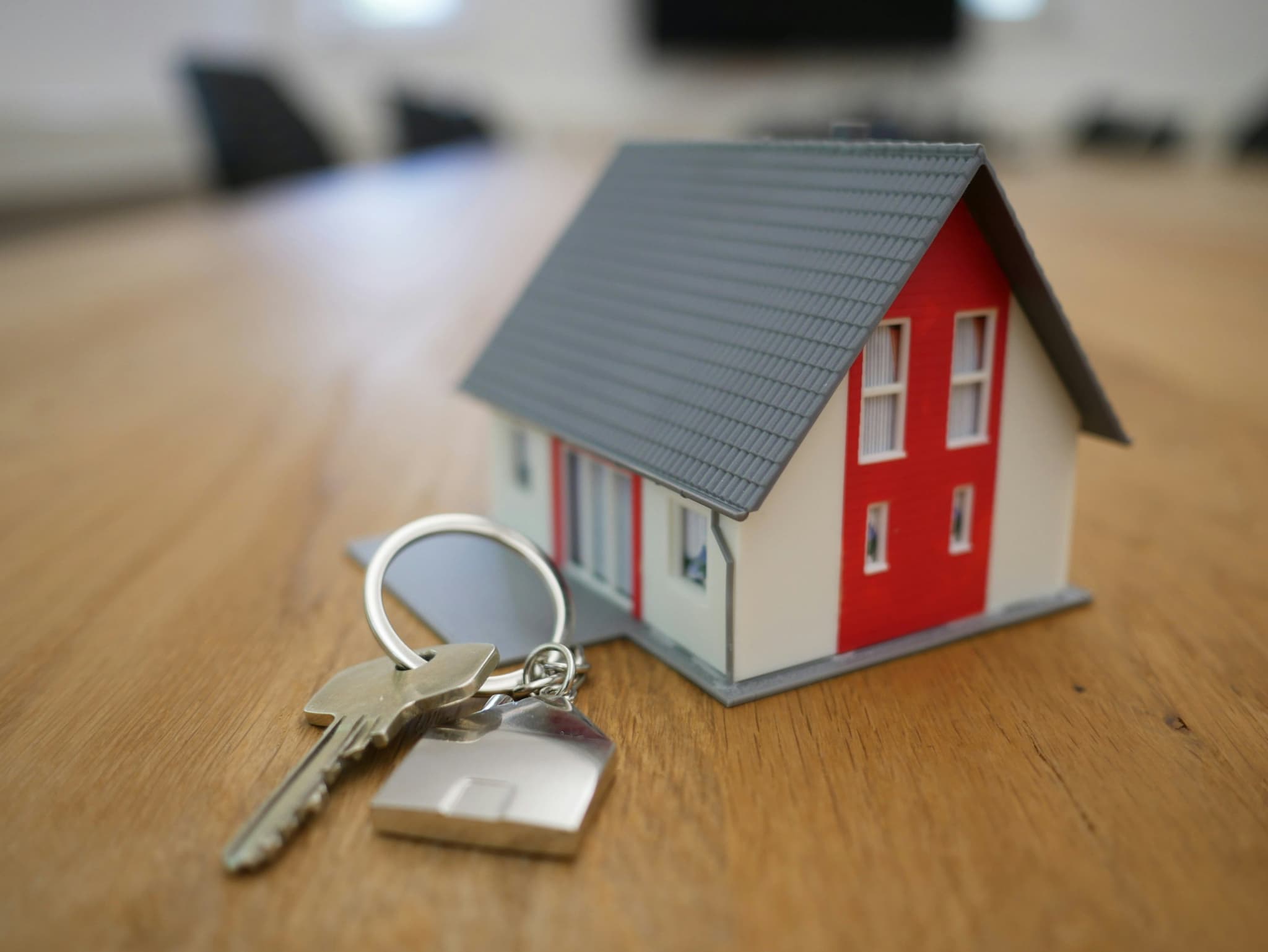 Should You Sell Before You Buy in the Eugene Market?